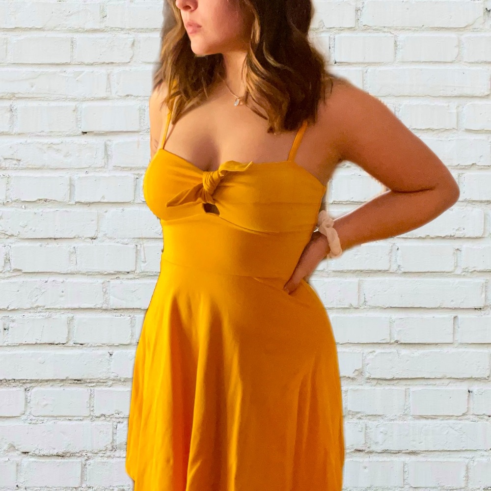 Cute Spring Dress with Cutout